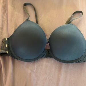 Basically New!  Excellent condition! Victoria Secret Pink push up bra!